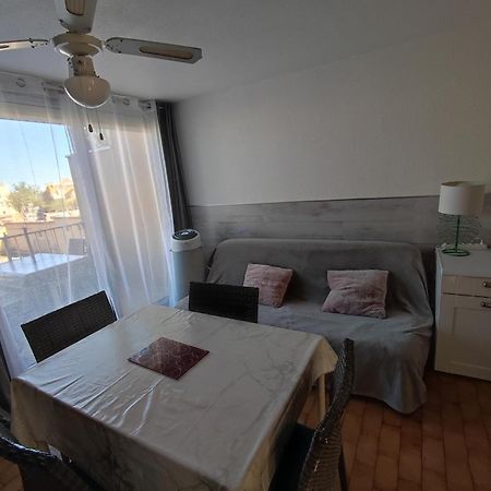 Appartement T2 Avec Piscine, Proche De La Plage Et Du Port Грюїссан Екстер'єр фото