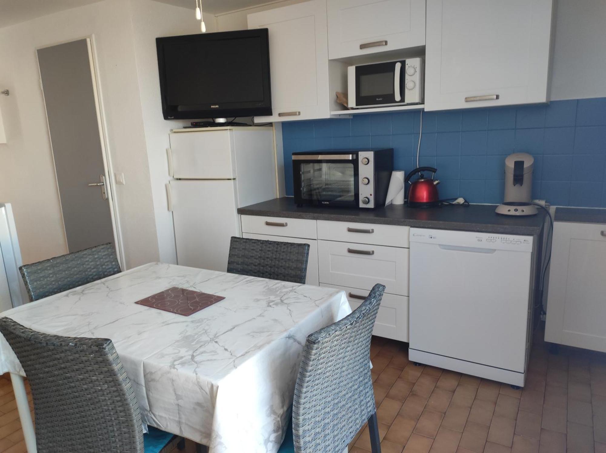 Appartement T2 Avec Piscine, Proche De La Plage Et Du Port Грюїссан Екстер'єр фото