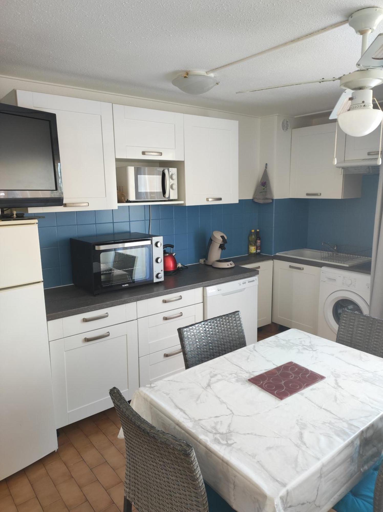 Appartement T2 Avec Piscine, Proche De La Plage Et Du Port Грюїссан Екстер'єр фото